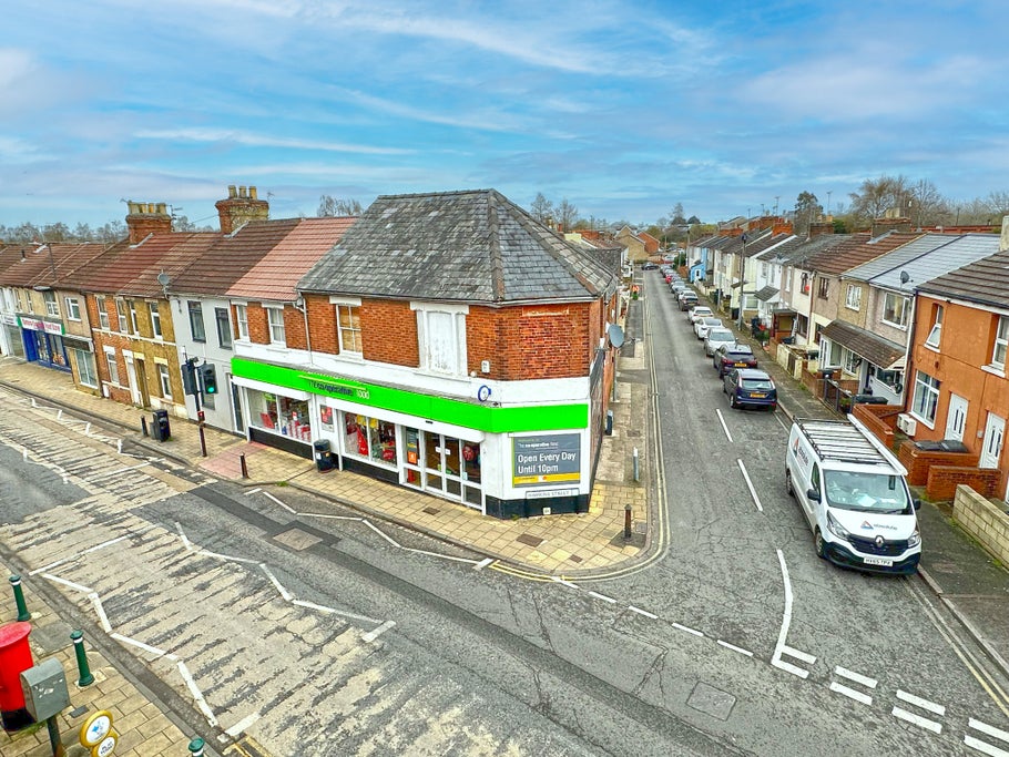 Convenience store on Rodbourne Road, Swindon sold Christie & Co