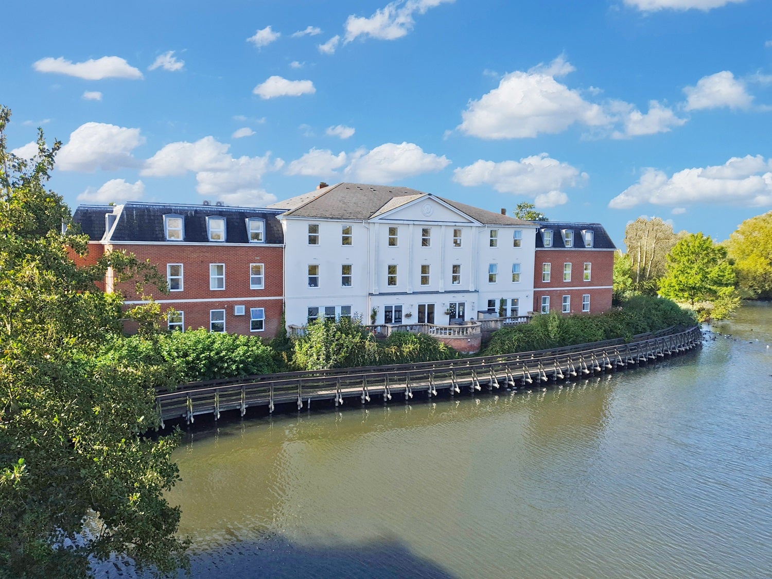 Lakeside Care Centre in Aylesbury, Buckinghamshire