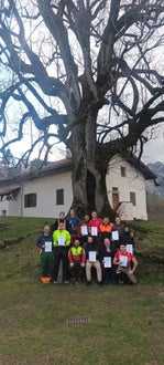 FC Corso motosega:  foto di gruppo i corsisti con attestato ricevuto