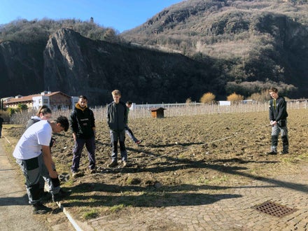 Impianto nuovo meleto, alunni classe III - misurazioni in campo