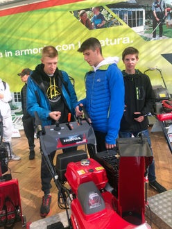 Alunni di III e IV in visita all'azienda Biasion: reparto macchinari 02