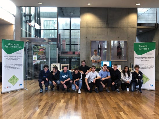 Progetti: Intelligenza verde, la classe III espone il progetto alla giornata delle scienze