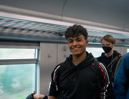 Flomart:   viaggio in treno, un alunno