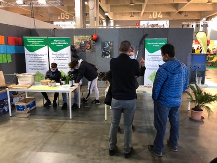 Agrialp: visitatori  nello stand