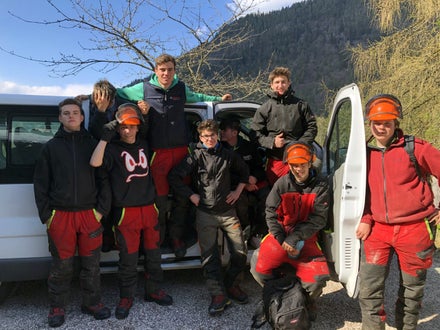 I ragazzi della classe terza a fine corso motosega