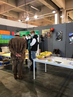 Agrialp: visitatori vengono informati dagli alunni