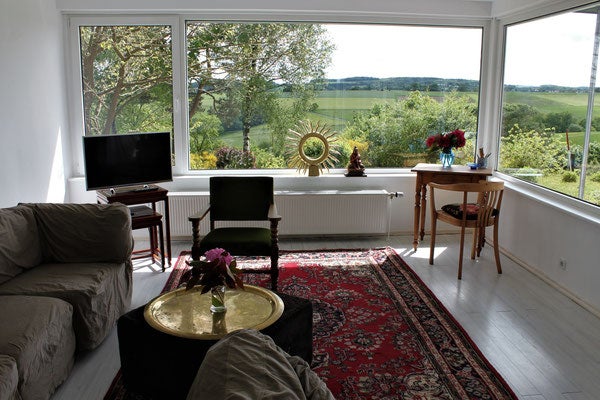 Der Blick aus dem Wohnzimmer auf die „rheinische Toskana“.