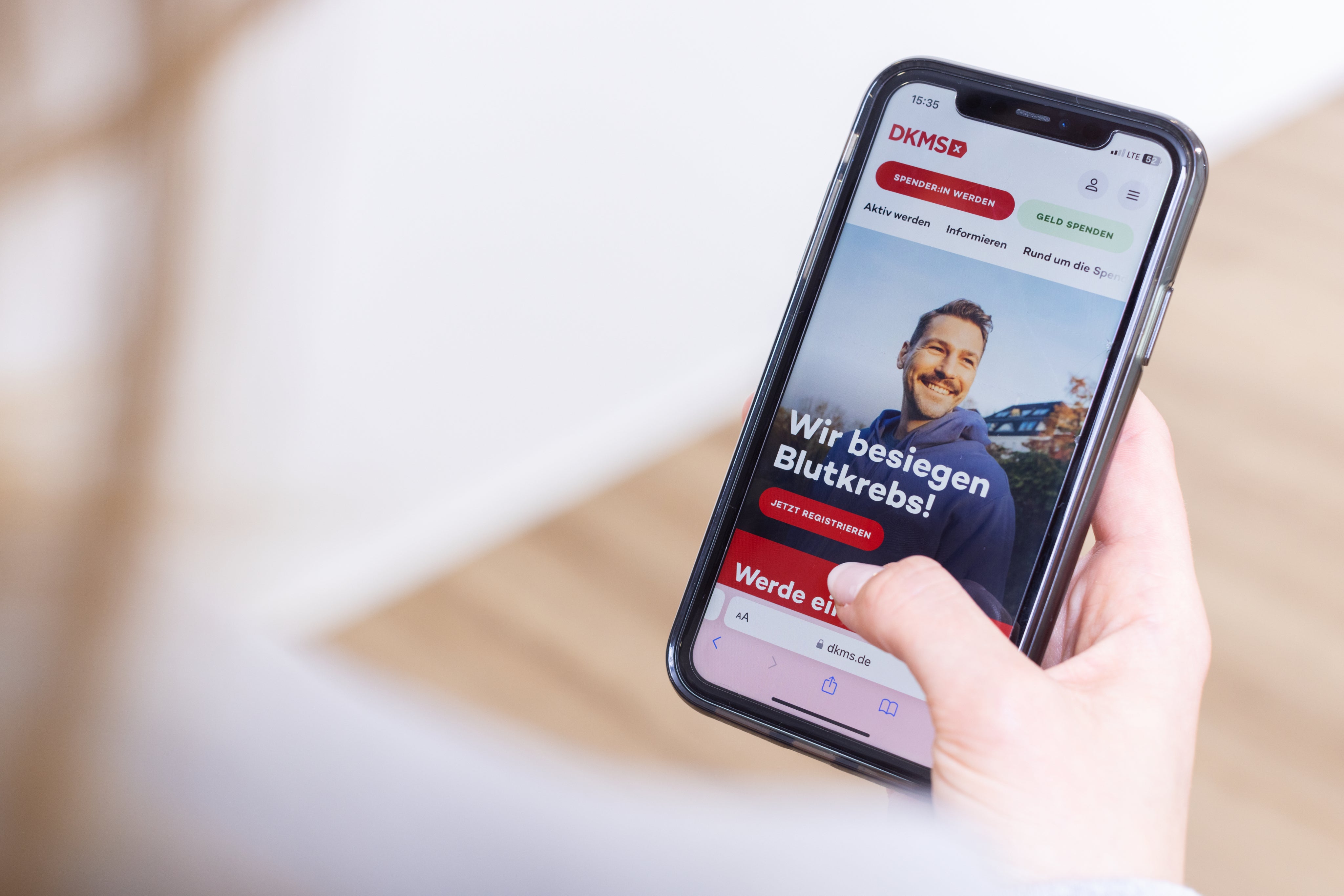 Handy mit Registrierung bei DKMS 