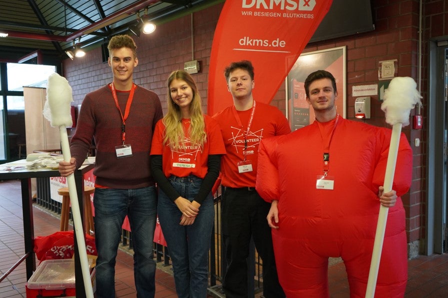 Student:innen werben für die Registrierung als Stammzellspender:in