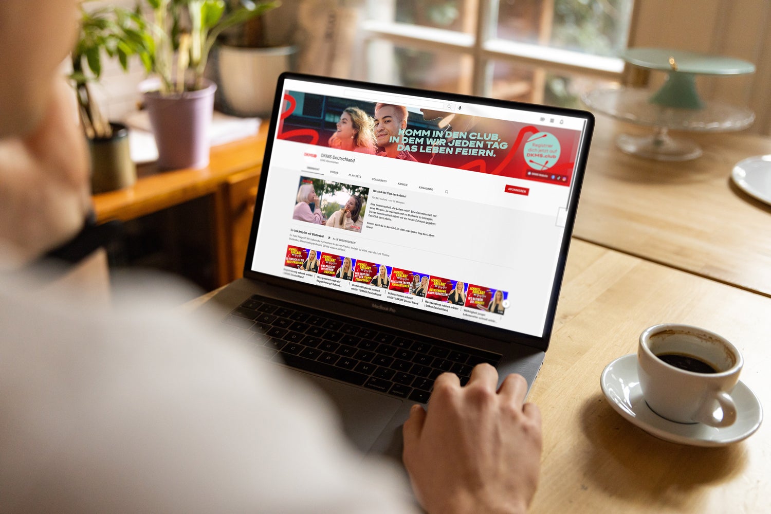 ein Notebook auf einem Tisch