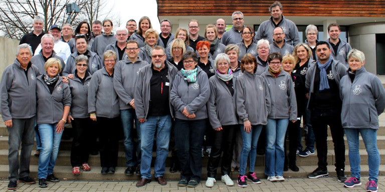 Die Hilfgruppe Eifel posiert für ein Foto