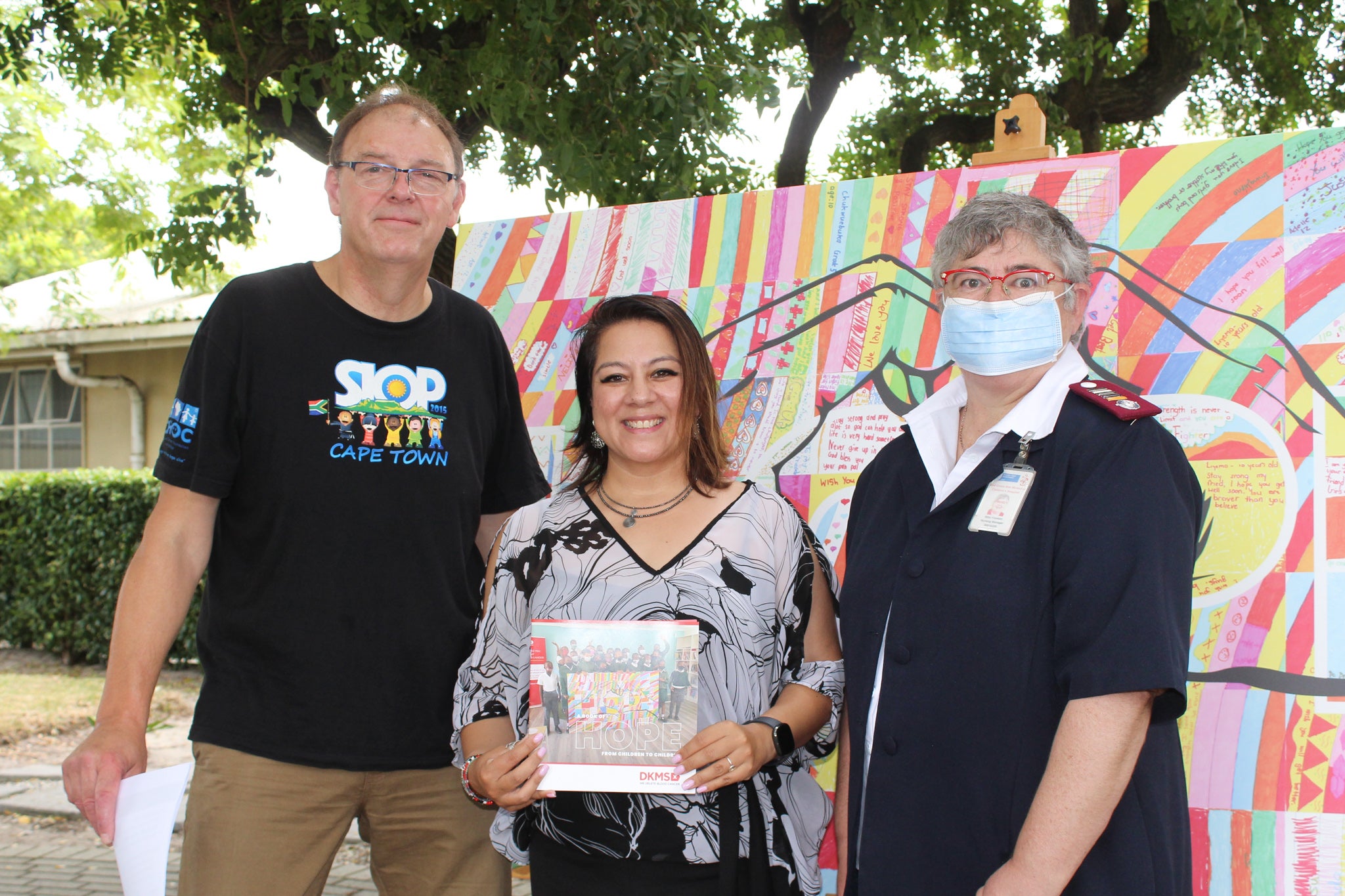 v. l. n. r.: Professor Alan Davidson, Head of Oncology at Red Cross War Memorial Children’s Hospital, Alana James, Executive Director, DKMS Africa und Mitzi Franken, Head of Nursing at Red Cross War Memorial Children’s Hospital