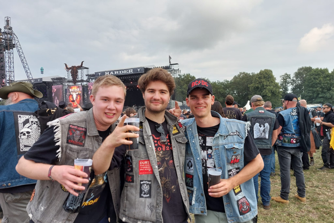 V.l.n.r.: Nils, Jan und Sören auf dem "heiligen" Acker des Wacken Open Air (W:O:A)