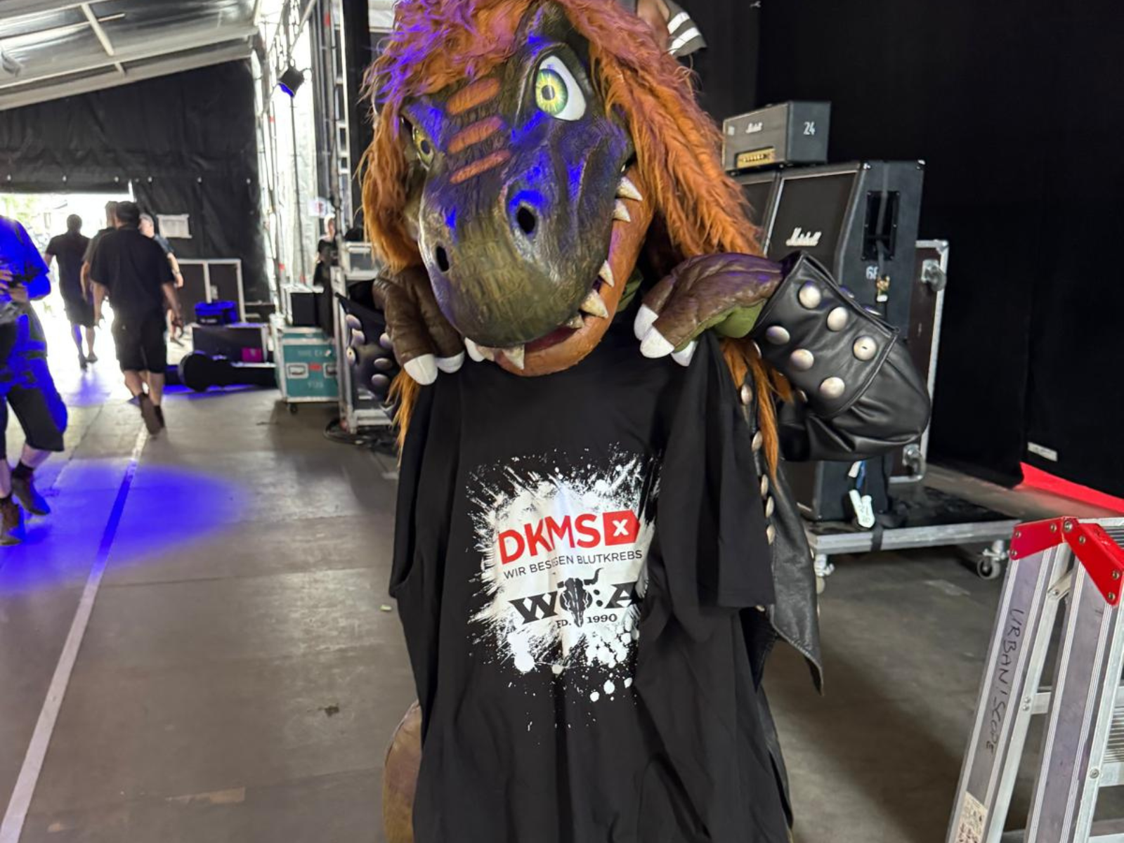 Mr Heavysaurus mit DKMS-Shirt