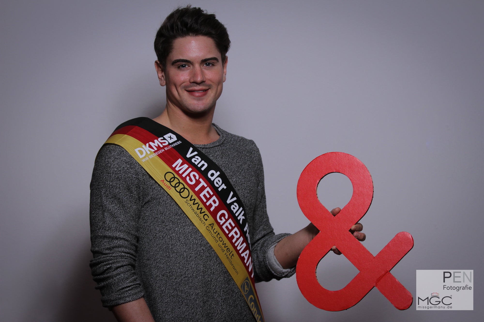 Mister Germany Dominik Bruntner unterstützt die DKMS