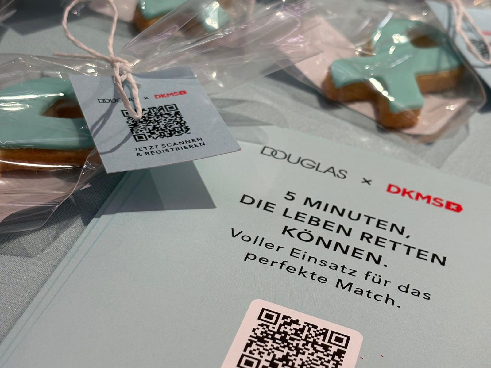Flyer für die Registrierung bei Douglas: "5 Minuten, die Leben retten können. Voller Einsatz für das perfekte Match"