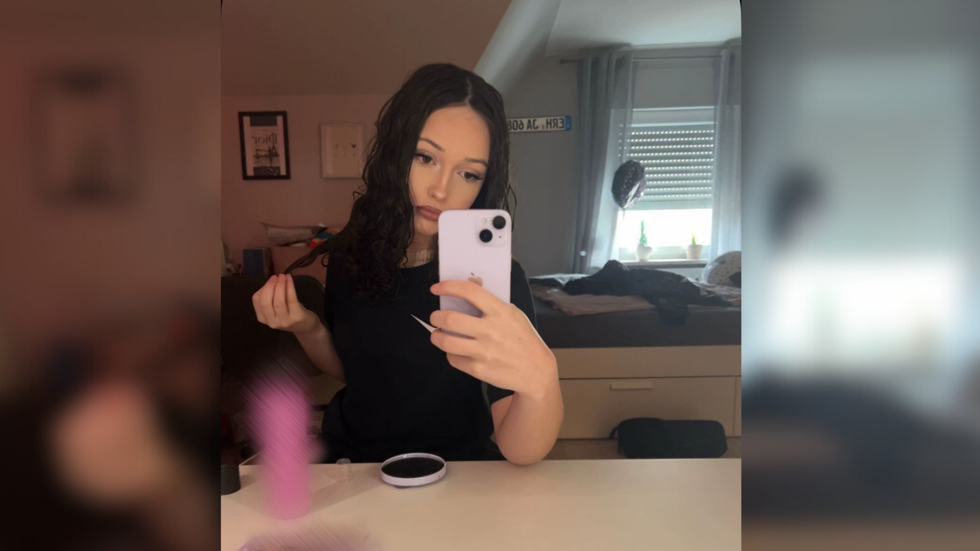 Eine Frau macht ein Selfie