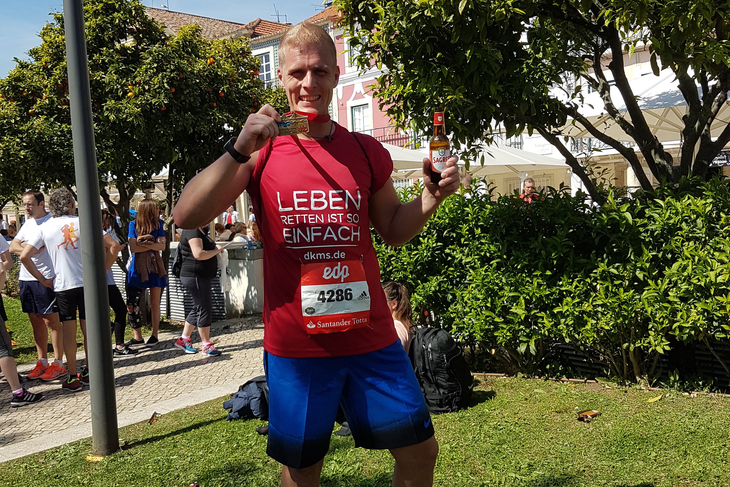 Seine Läufe absolviert er natürlich im DKMS-Dress