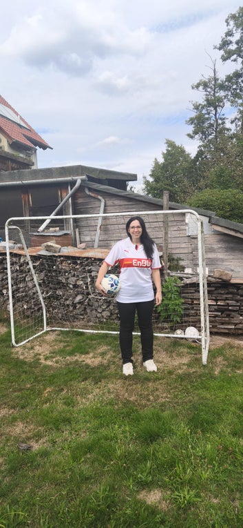 Katja beim Fußball spielen. 