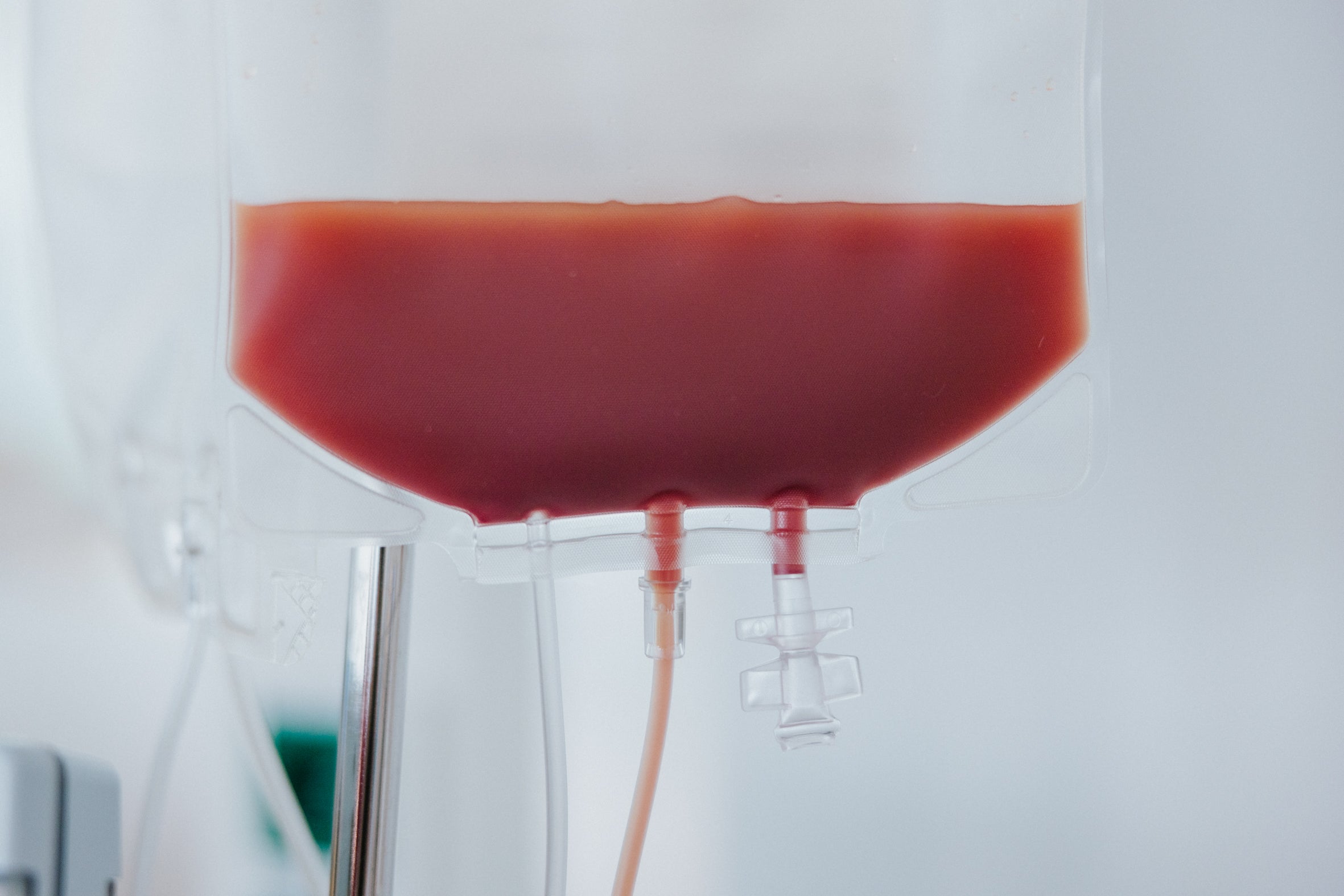 Eine Nahaufnahme eines Blutbeutels