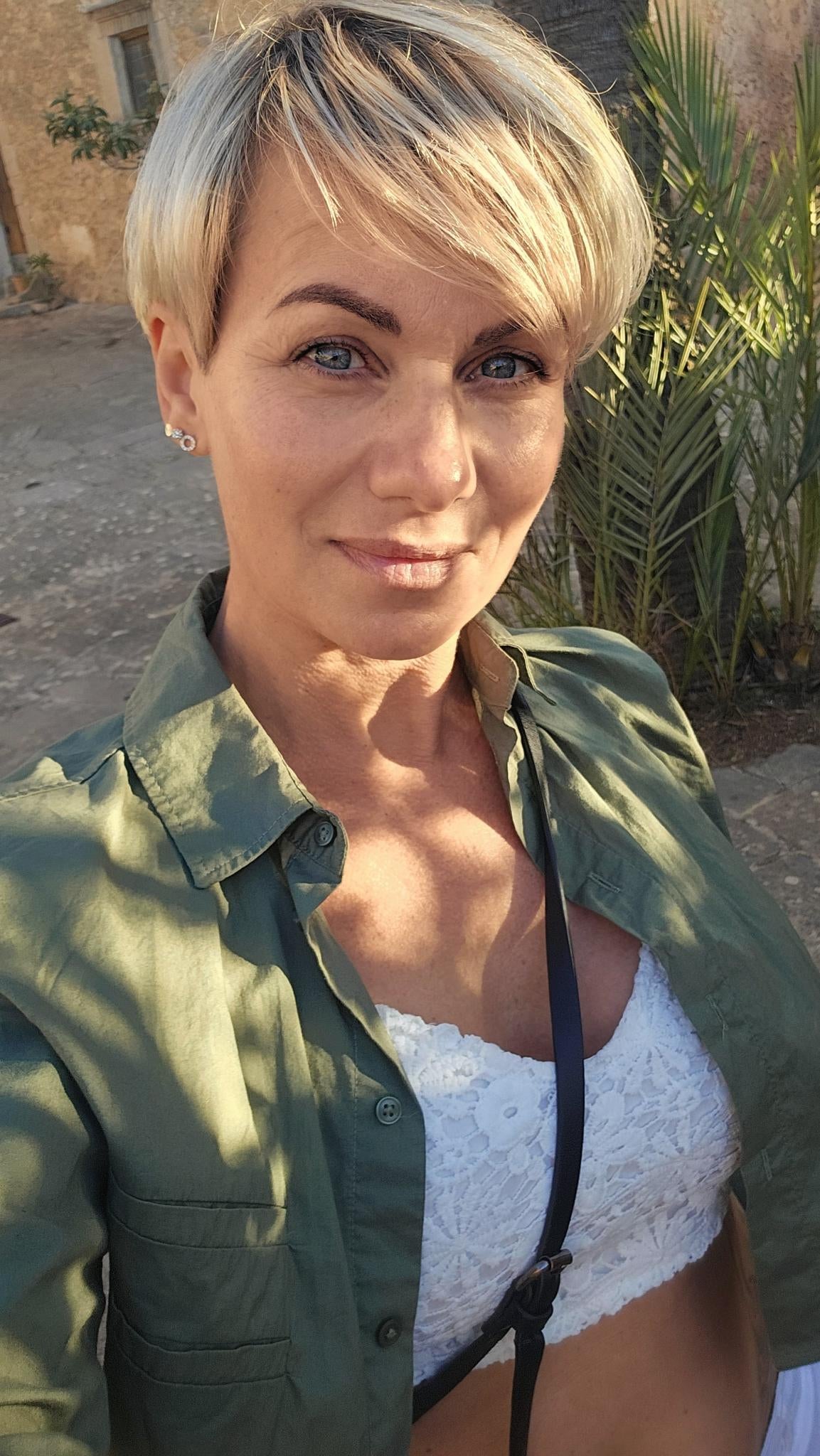 Peggy lächelt in die Kamera.