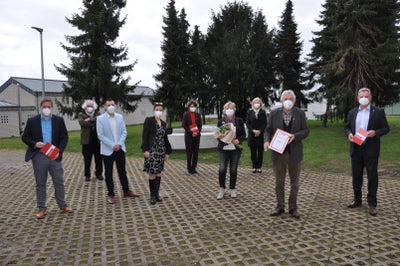 Scheckübergabe von 100.000 Euro der Hilfsgruppe Eifel an die DKMS