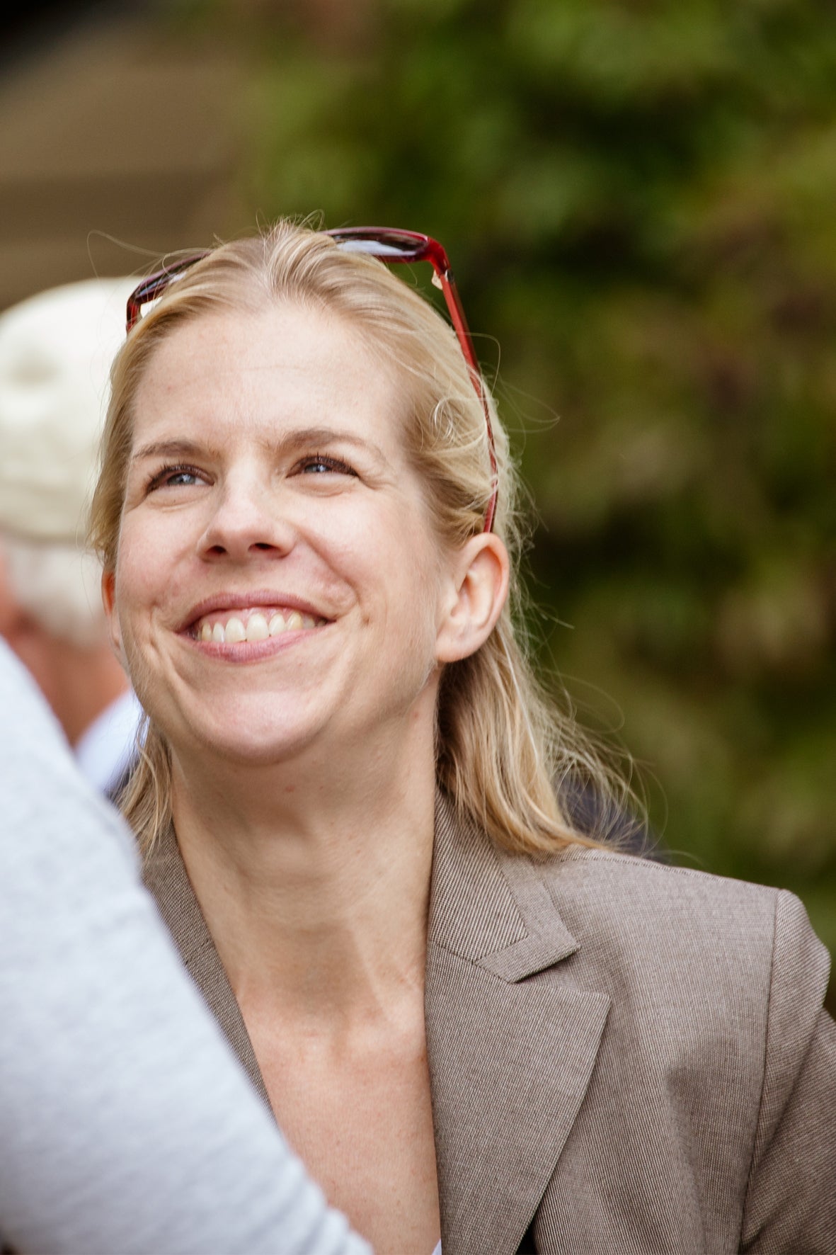 Patientin Jule fröhlich im Sommer