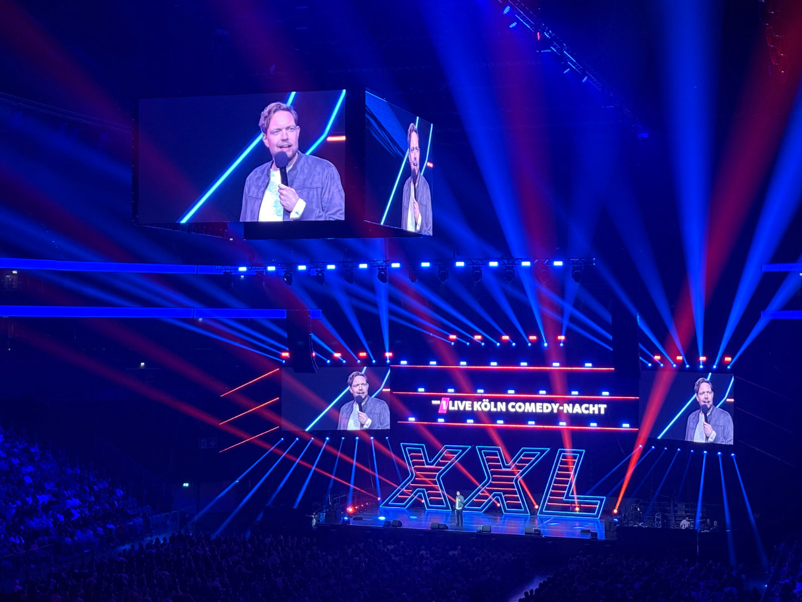Bastian Bielendorfer auf der Bühne der 1LIVE Comedy-Nacht XXL