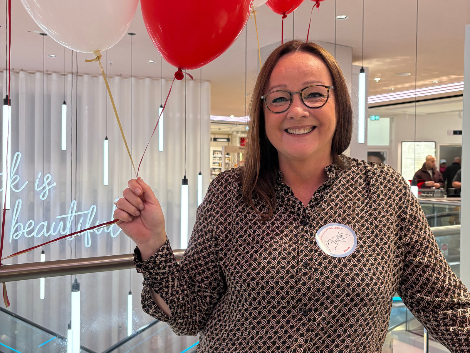 Douglas-Mitarbeiterin Annette Wenz ist selbst ehemalige Blutkrebspatientin