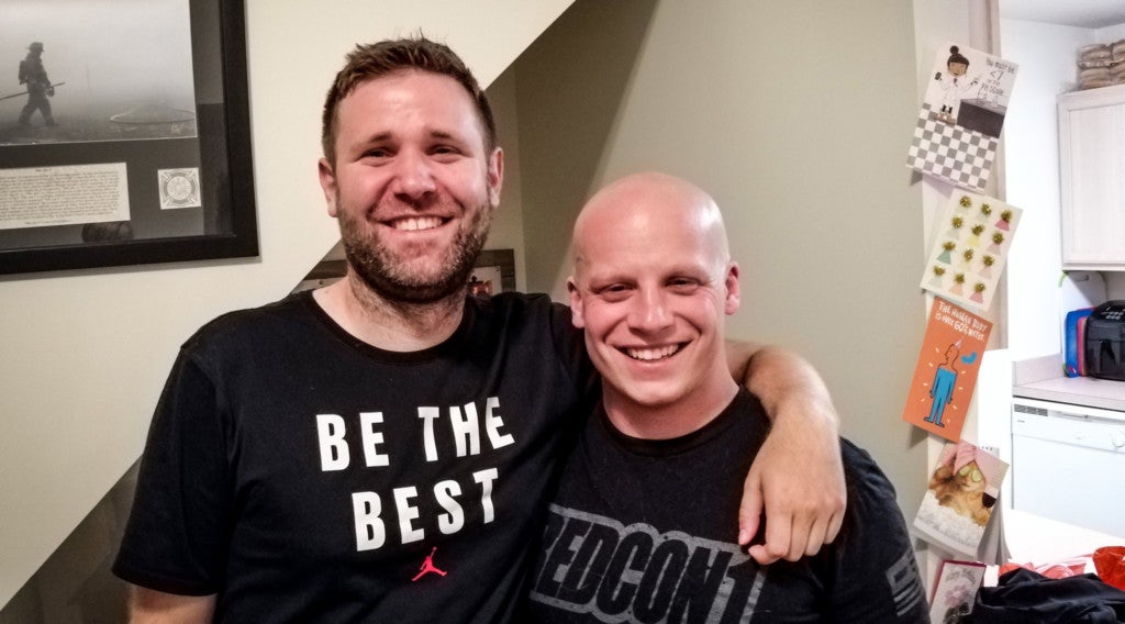 Martin und Andrew lächeln in die Kamera