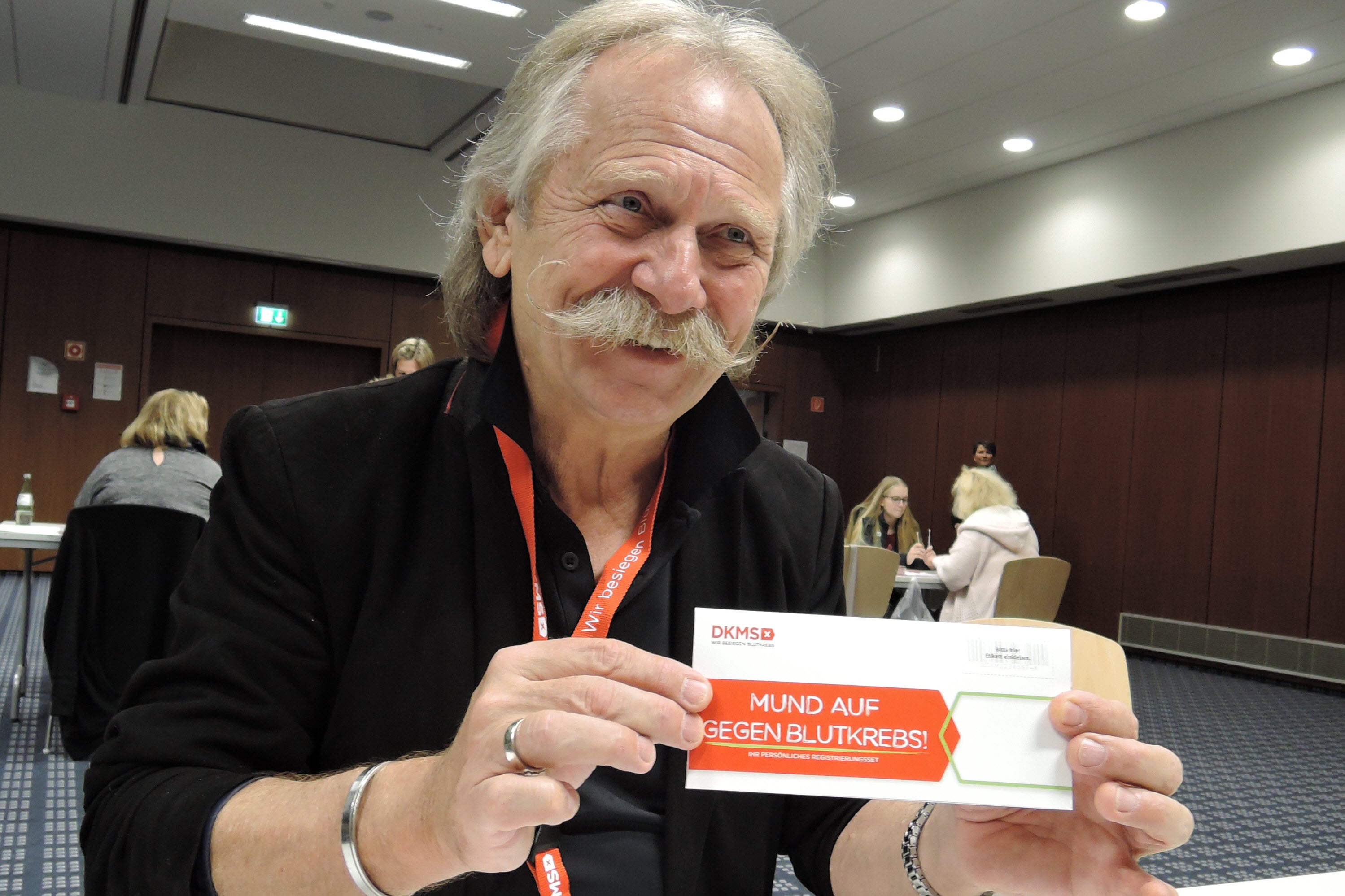 Henning Krautmacher im Einsatz bei der Registrierungsaktion für Jana