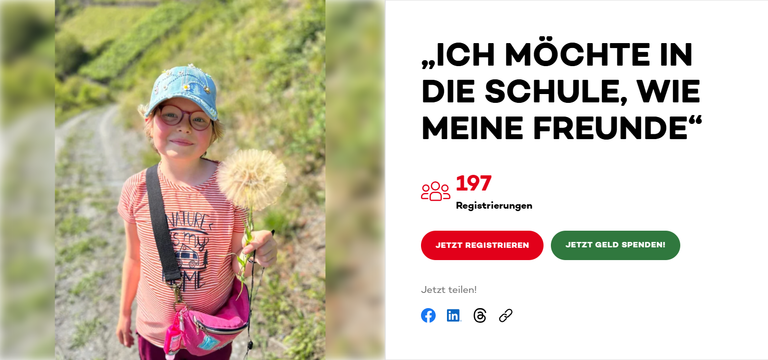 Ein Mädchen hält einen Löwenzahn