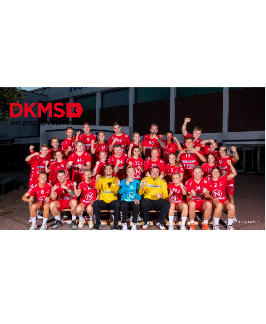 Eine Gruppe von Menschen in Trikots posiert für ein Foto