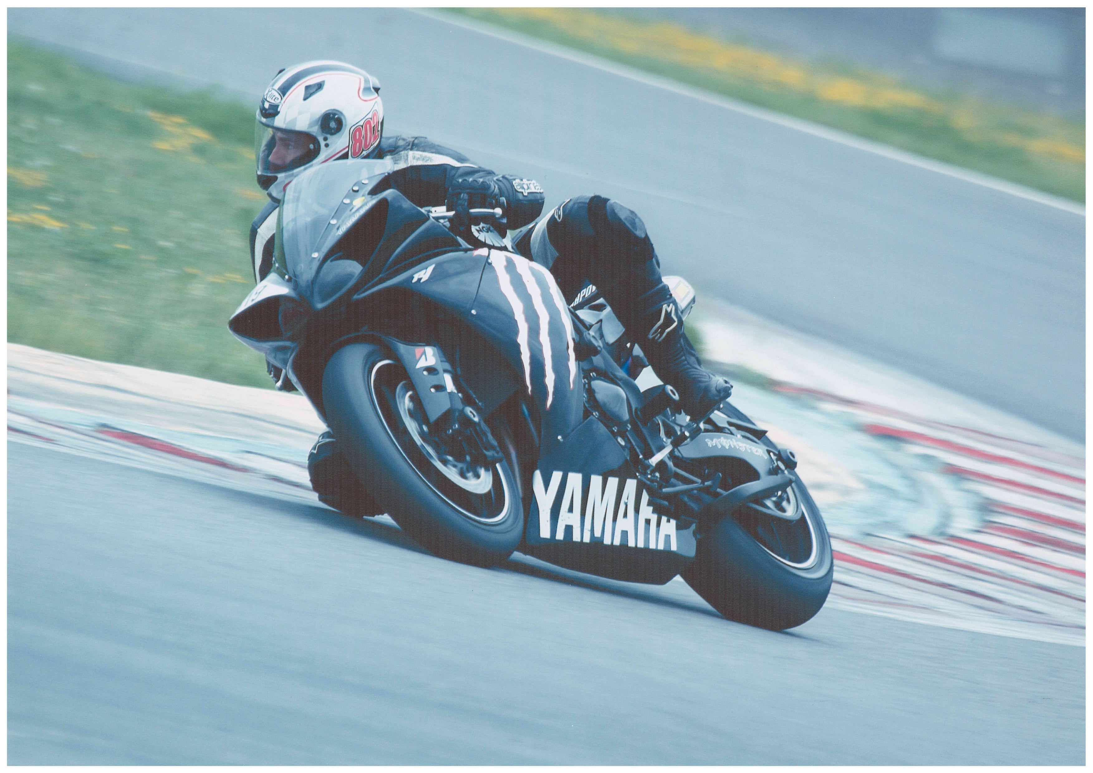 Eine Person auf einem Motorrad