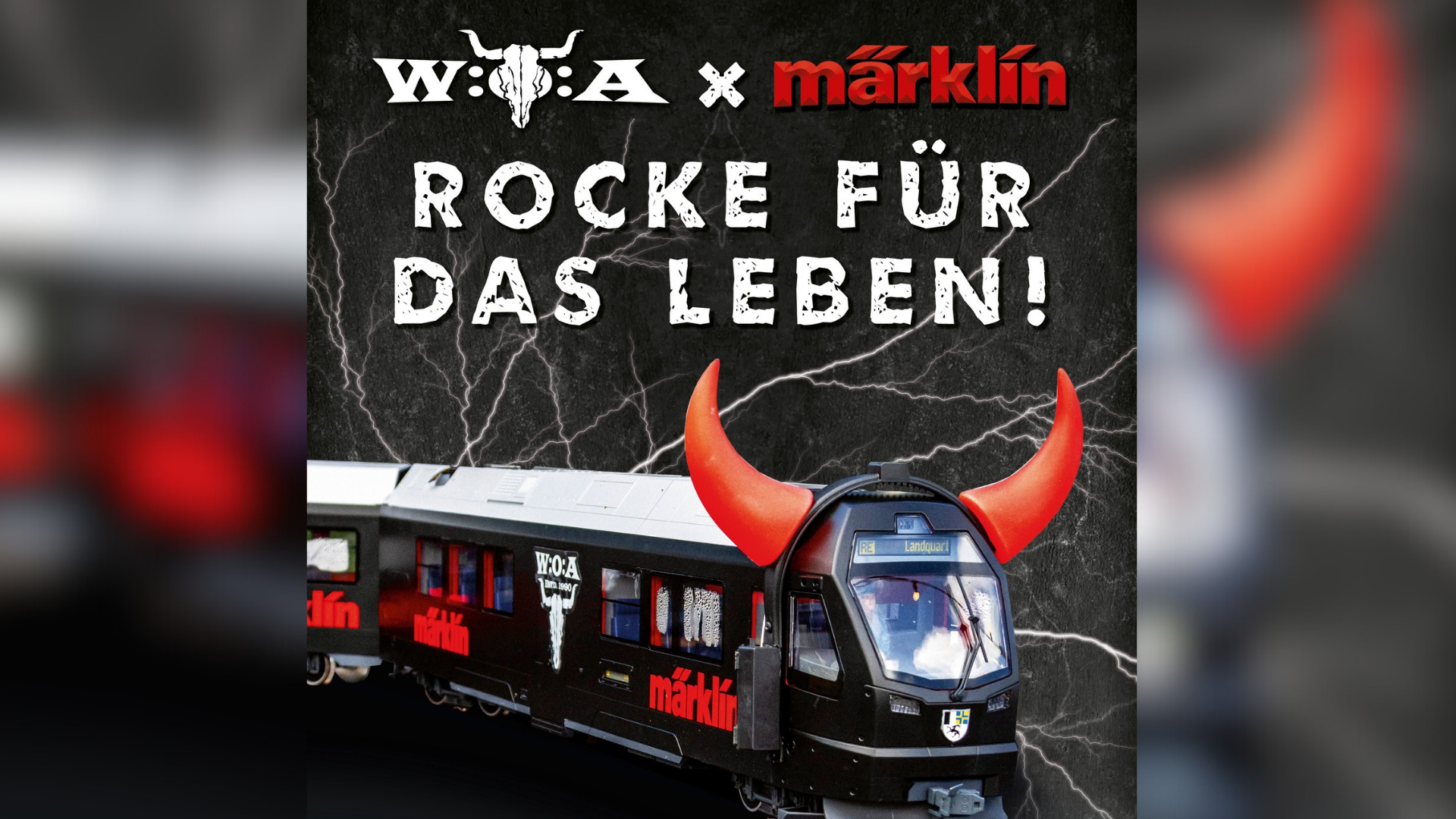 Ein schwarzer Zug mit Hörnern und Text