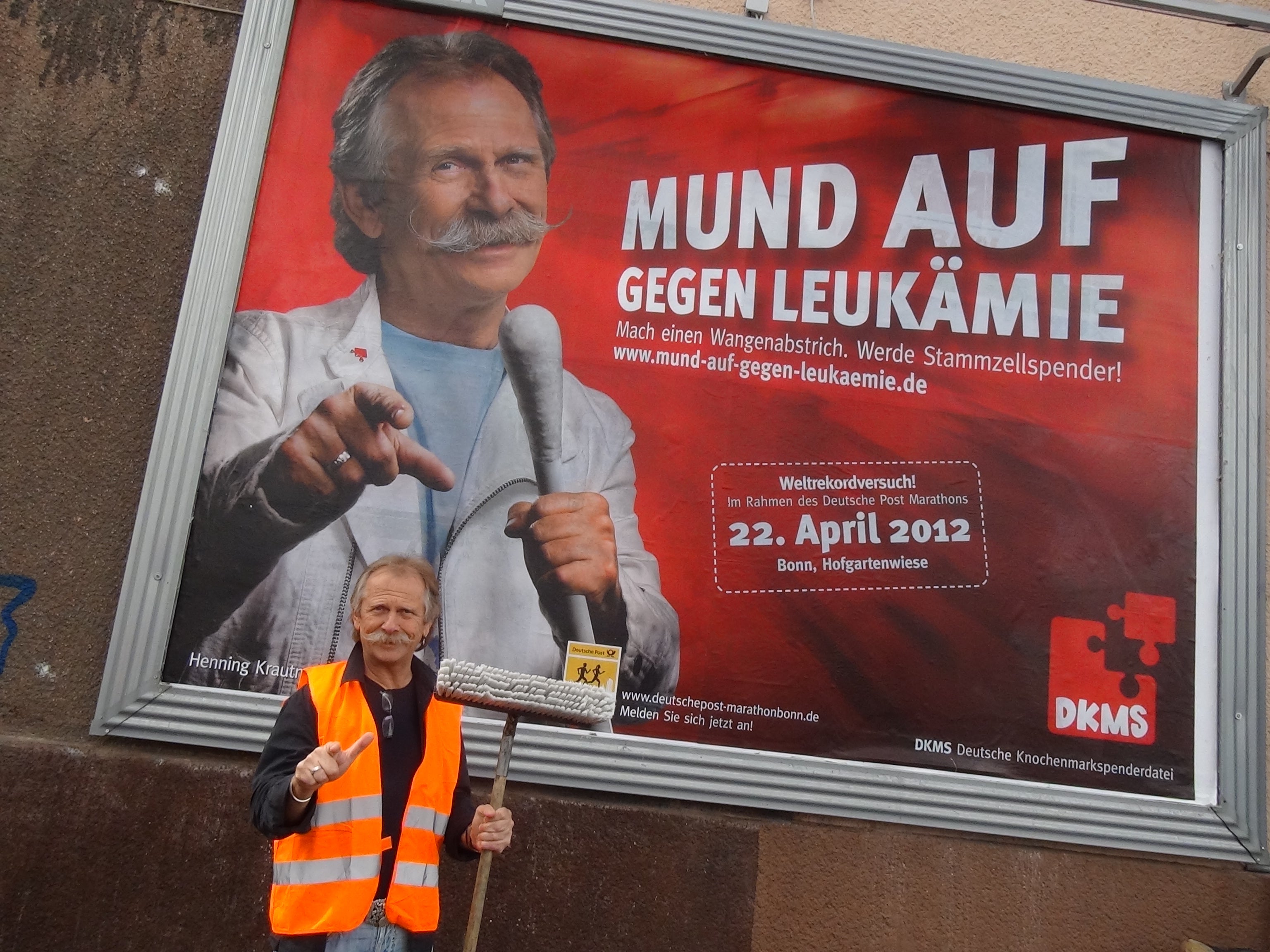 Plakate kleben für die gute Sache