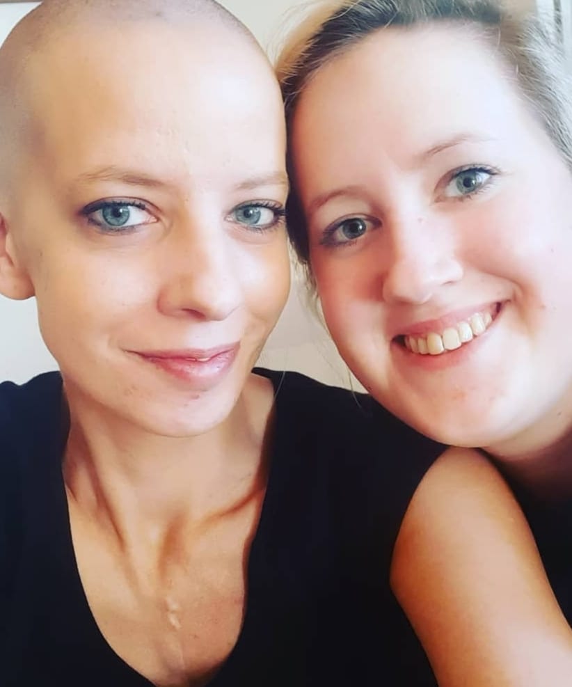 Zwei Frauen machen ein Selfie