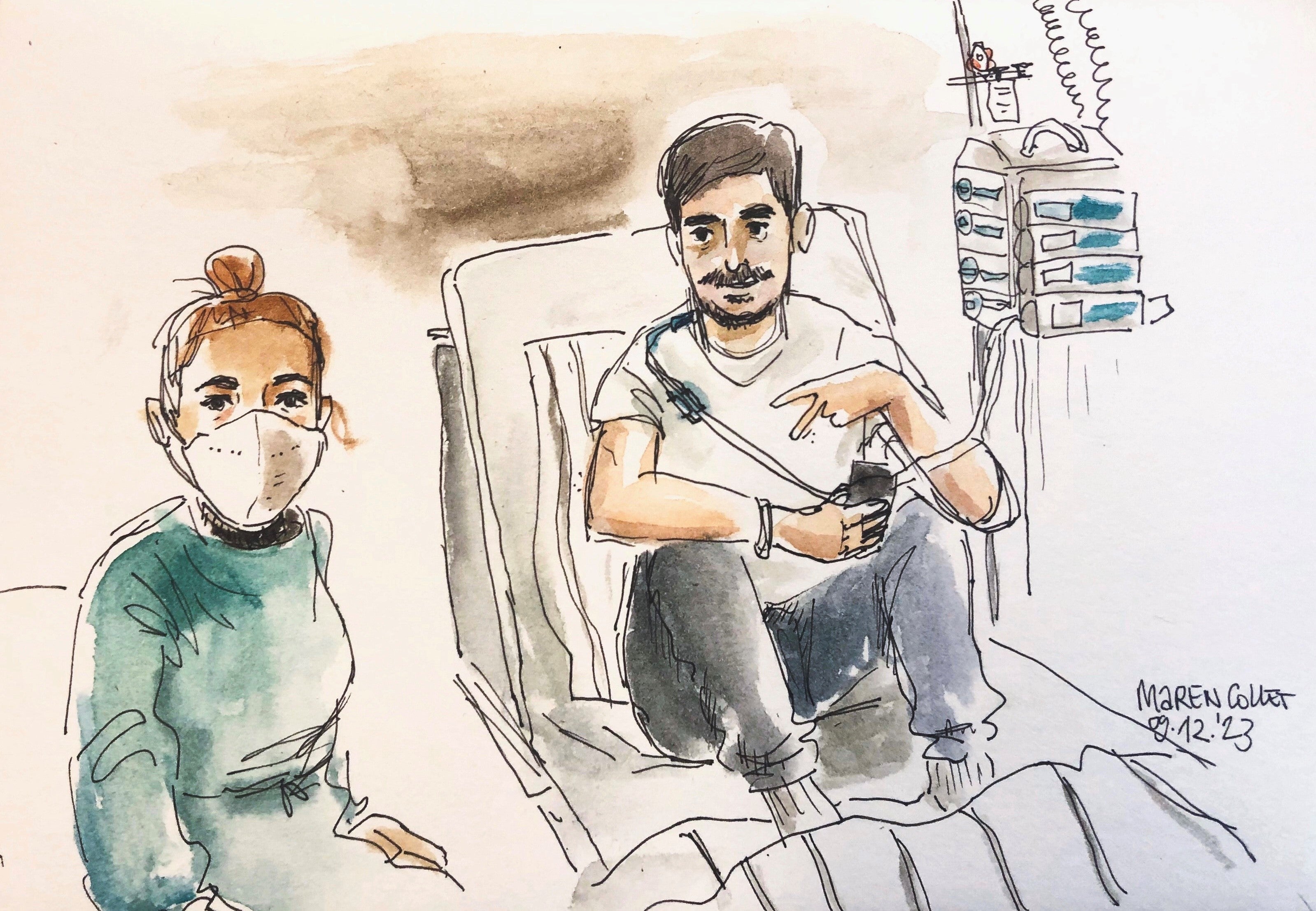 eine Zeichnung von einem Mann der auf einem Krankenhausbett sitzt, neben ihm sitzt eine Frau mit Maske 