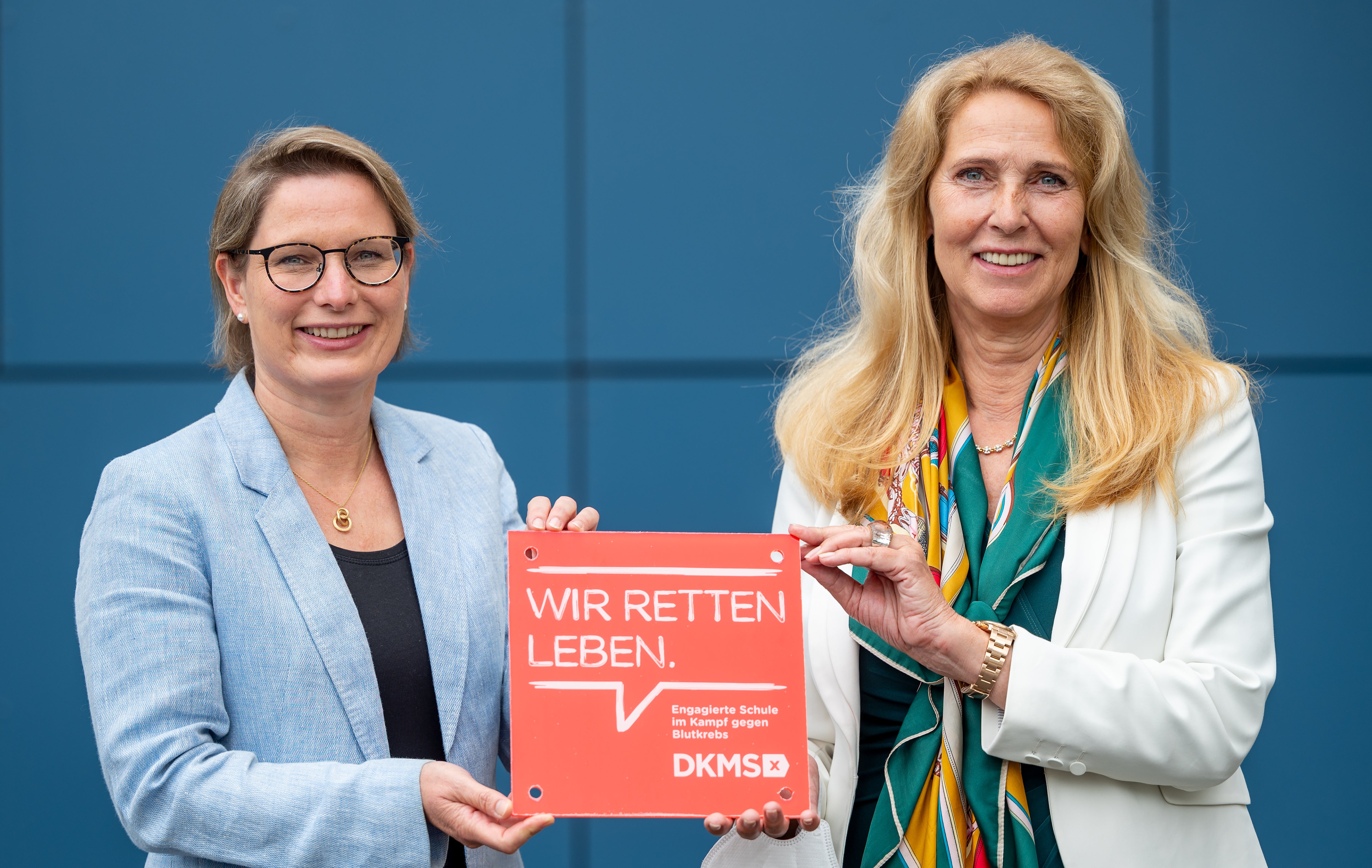 Foto mit DKMS Schulsiegel