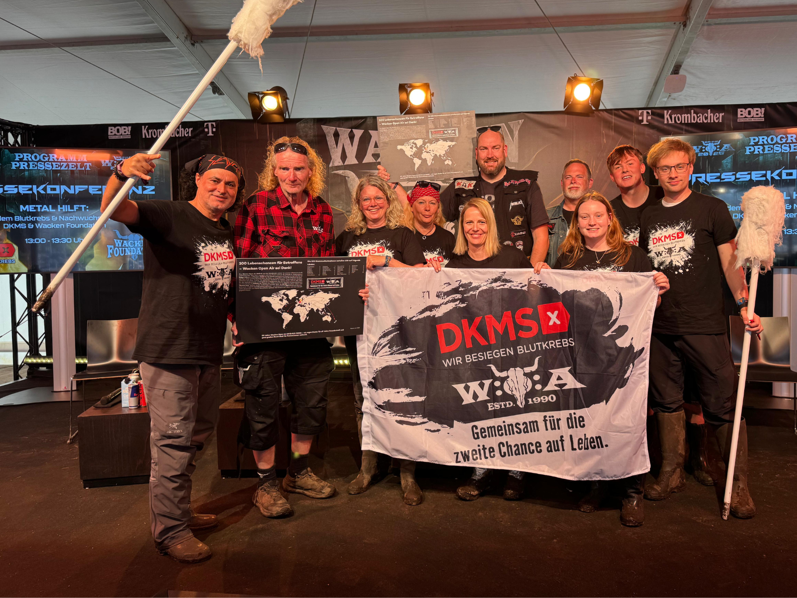 Die DKMS Volunteers mit Wackengründer und Veranstalter Holger Hübner