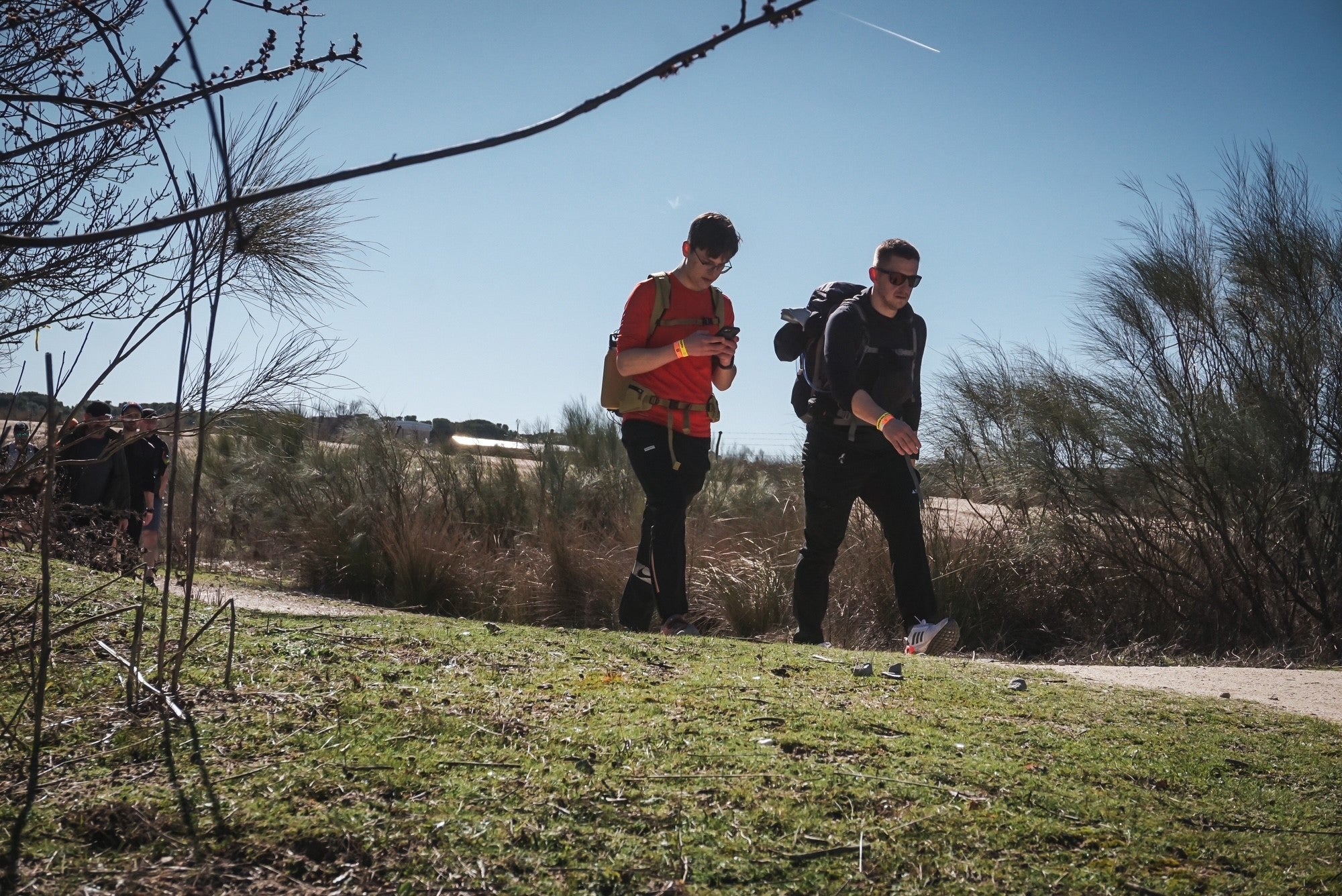 Zwei Menschen beim wandern