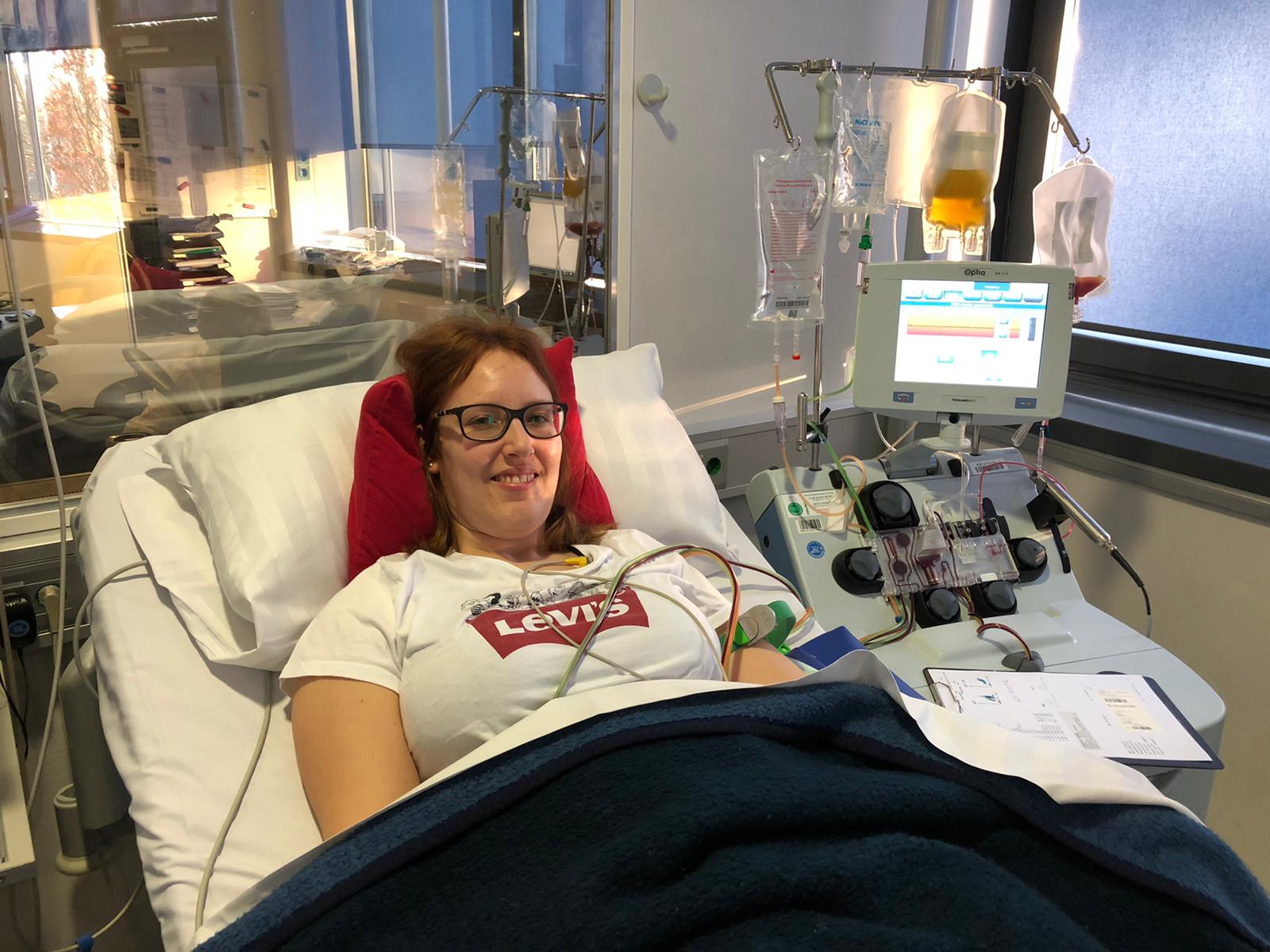 eine Frau während ihrer Stammzellspende