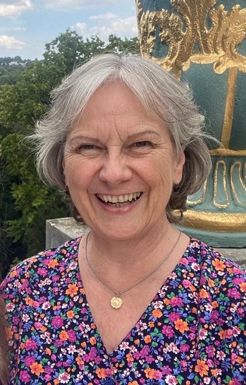 Patientin Annette lachend 