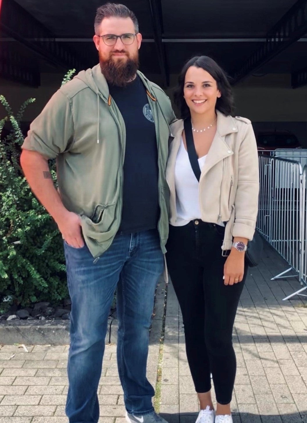 v.r. Janina mit ihrem Spender Thomas, sie posieren für ein Foto