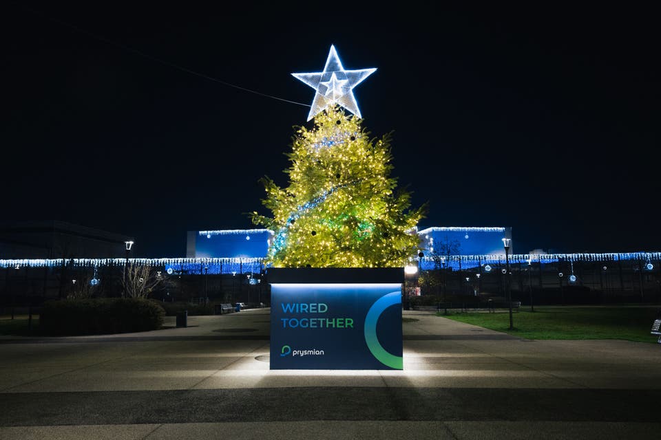 Prysmian e Dentsu Creative illuminano il Natale 2025 in Bicocca a Milano con il progetto “Wired Together”
