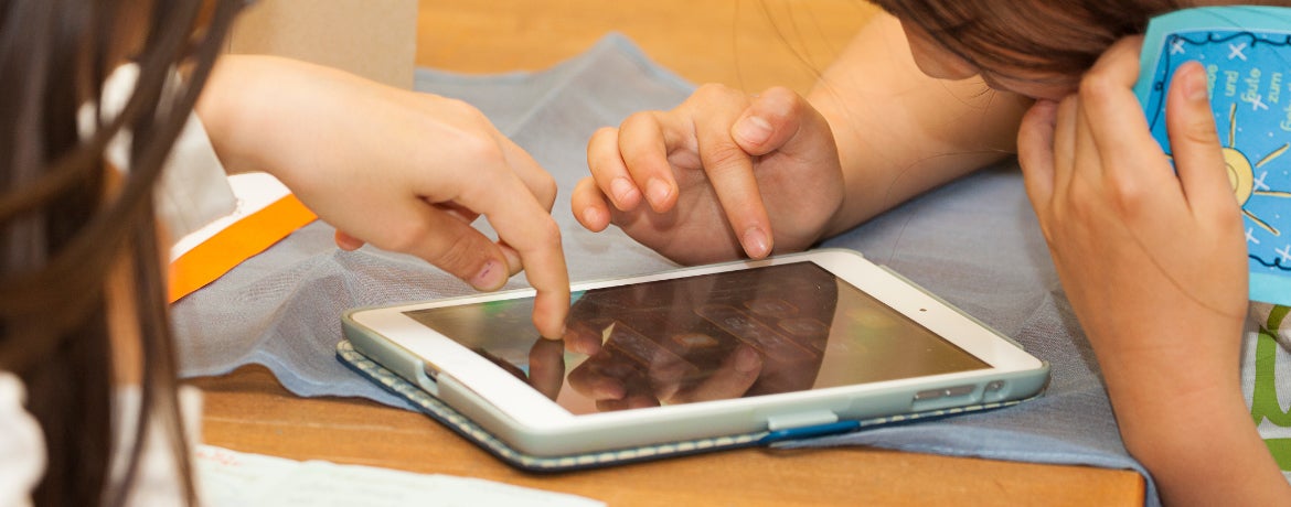 Wie und wie lange Kinder mit den digitalen Medien umgehen, beschäftigt viele Familien.