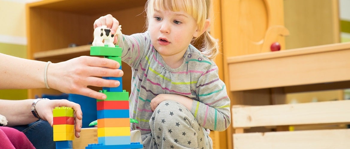 In Alto Adige sono sempre di più i datori di lavoro attenti alle famiglie che mettono a disposizione strutture per l'assistenza bambini/bambine dei propri dipendenti.