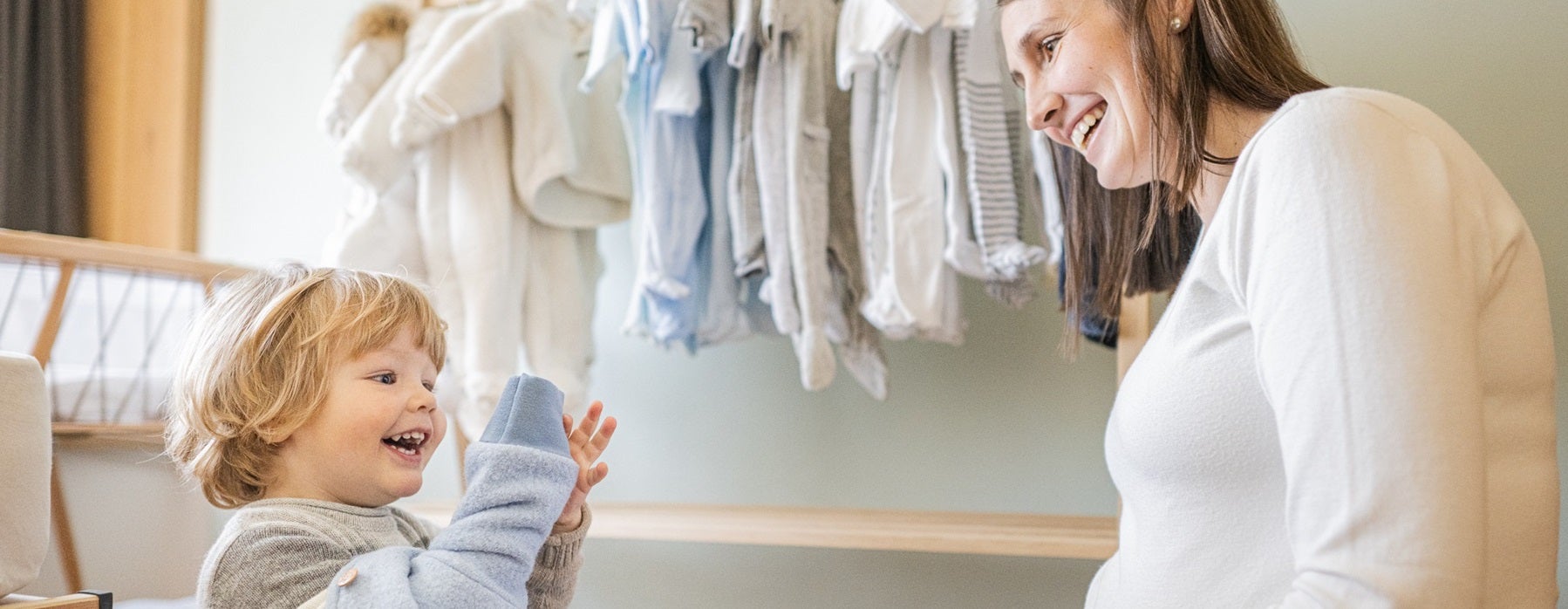Le assistenti domiciliari all'infanzia si occupano dei bambini nelle loro case.
