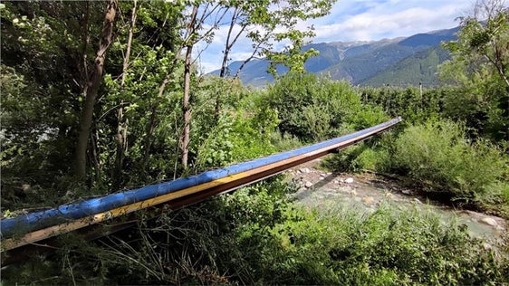 Die provisorische Umleitung, welche die Abwässer wieder in die Kläranlage Mittelvinschgau zurückführt (Foto: Landesagentur für Umwelt und Klimaschutz)