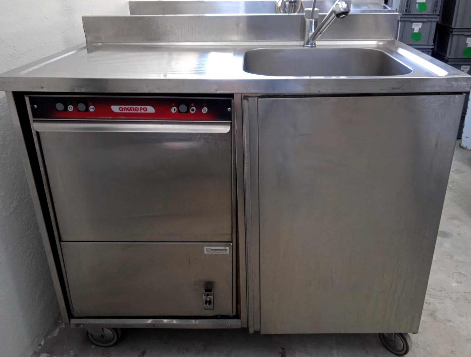 Mobile Geschirrspülmaschine (Foto: Sozialgenossenschaft Novum2)